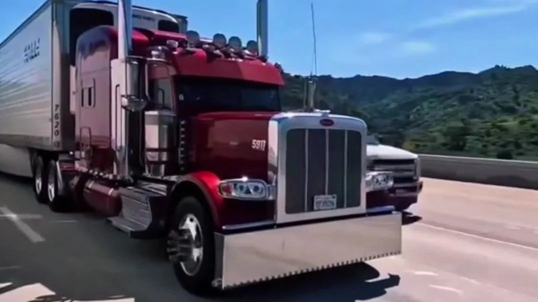 ⁣Os Caminhões Americanos Bicudos Mais Top dos Estados Unidos | Potência e Estilo na Estrada 🇺🇸